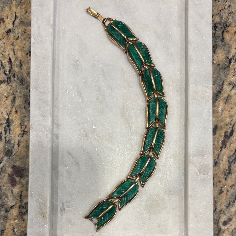 VTG Trifari Green Tulip Link Bracelet Gold Tone Lucite Floral Mid Century Signed - Picture 1 of 4